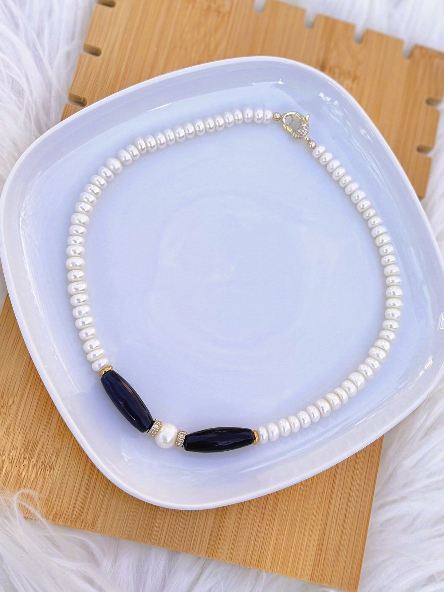 White Pearl & Agate Necklace